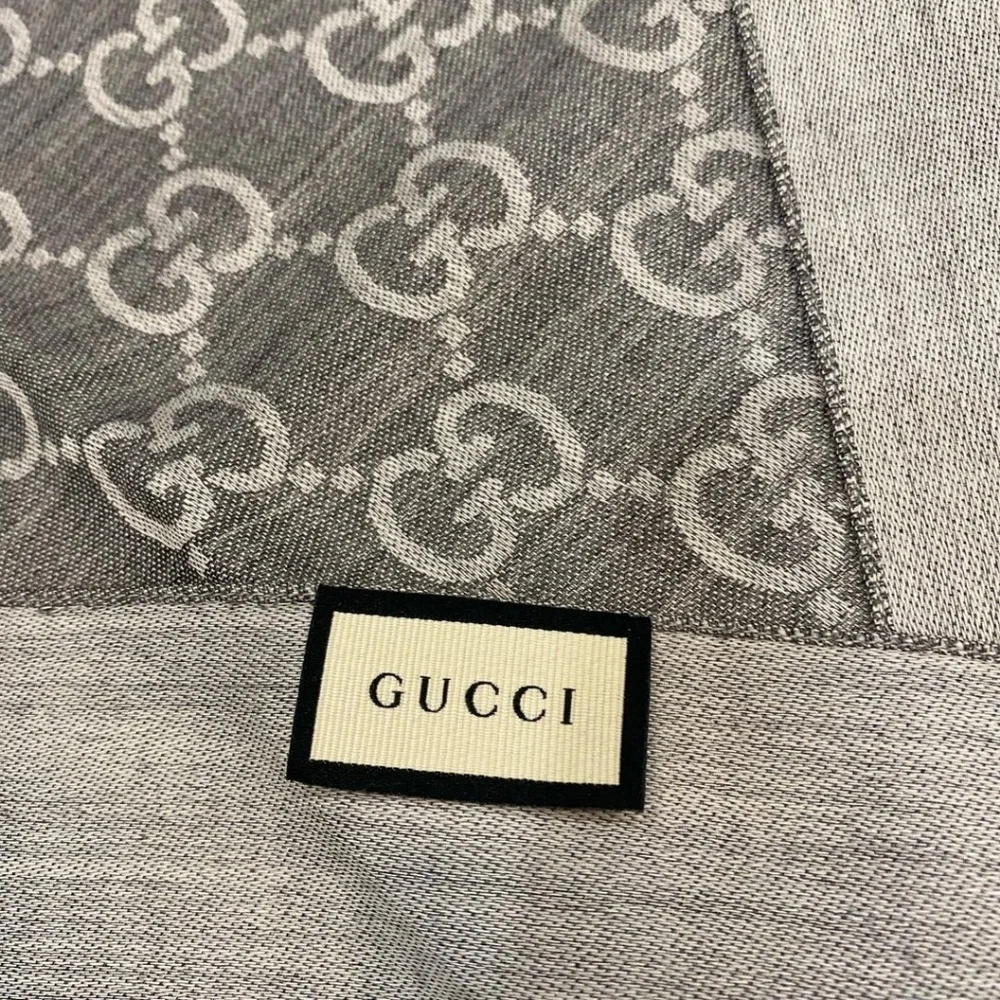 Gucci GG double sided scarf - Picture 2 of 8